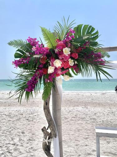 Bradeton Florida Wedding Florist, Scarlett's Flowers, Bridal Bouquets, Ceremony Flowers, Reception Flowers