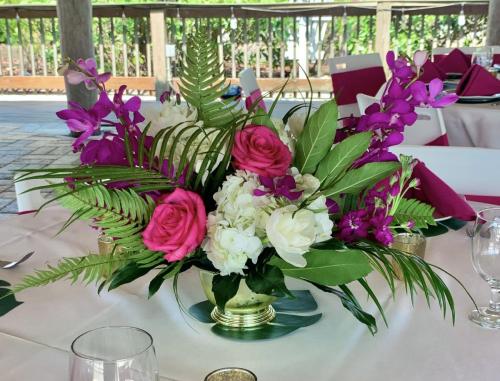 Bradeton Florida Wedding Florist, Scarlett's Flowers, Bridal Bouquets, Ceremony Flowers, Reception Flowers