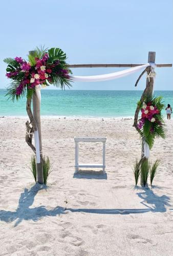 Bradeton Florida Wedding Florist, Scarlett's Flowers, Bridal Bouquets, Ceremony Flowers, Reception Flowers